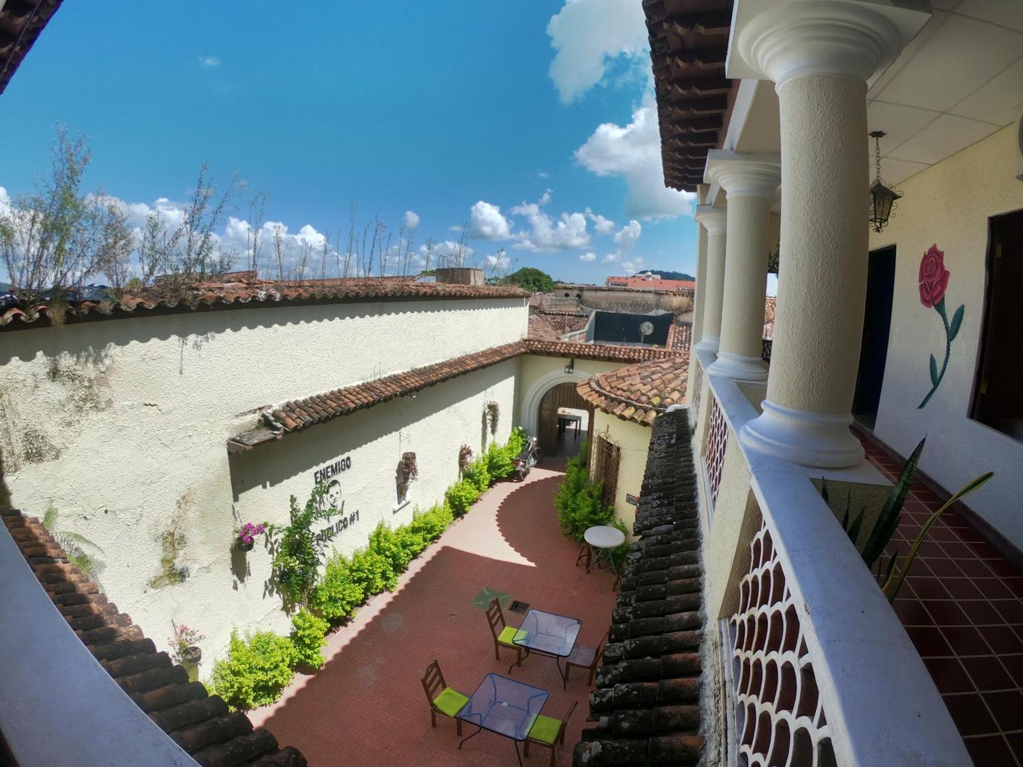Ricks Hostel Santa Ana Ngoại thất bức ảnh